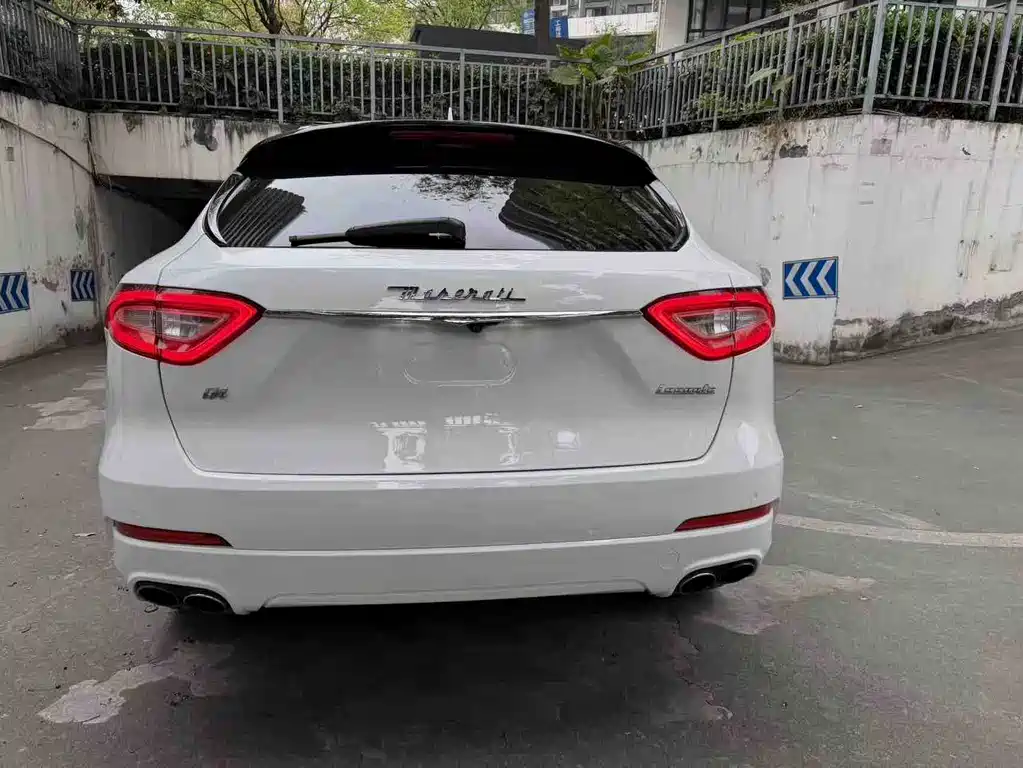 Maserati Levante 2017 — фото 14