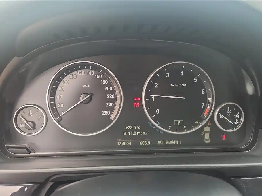 BMW 5 Series 2015 — фото 14