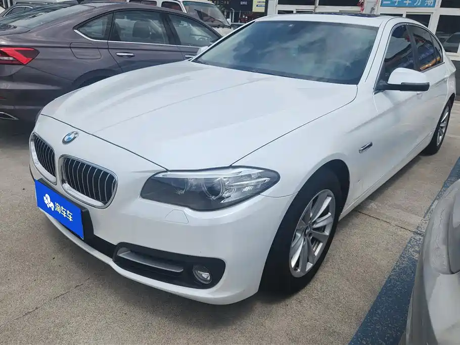 BMW 5 Series 2015 — фото 1