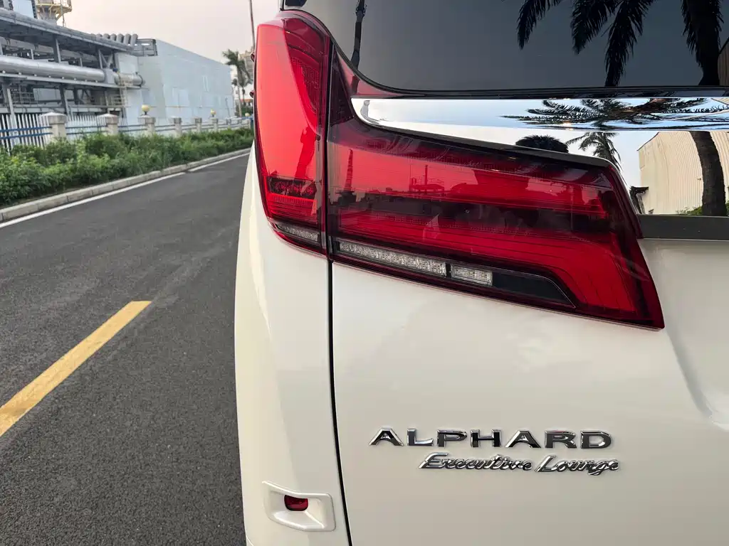 Toyota Alphard 2020 — фото 25