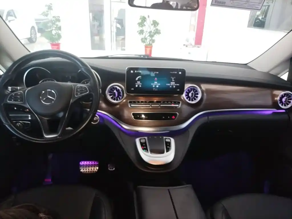Mercedes-Benz V-Class 2022 — фото 10