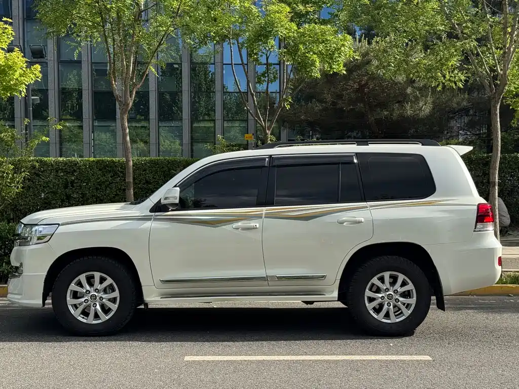 Toyota Land Cruiser 2016 — фото 3