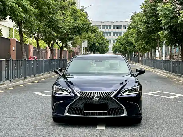 Lexus ES 2021