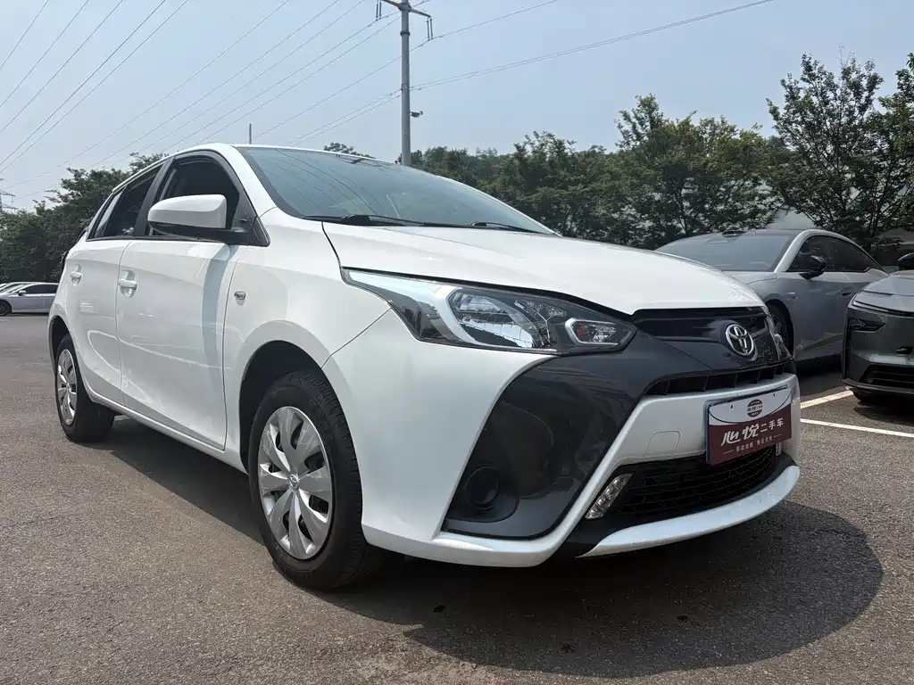 Toyota Yaris L 2022 — фото 3