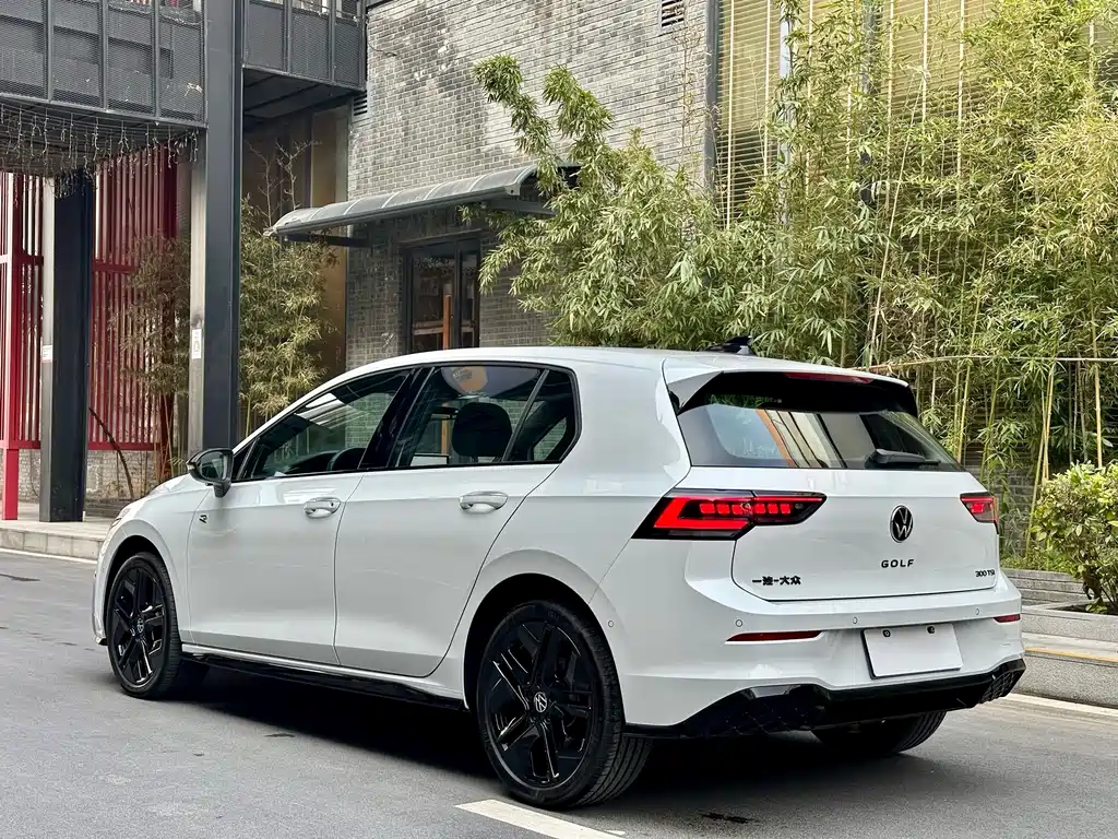 Volkswagen Golf 2024