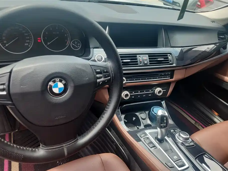 BMW 5 Series 2015 — фото 12
