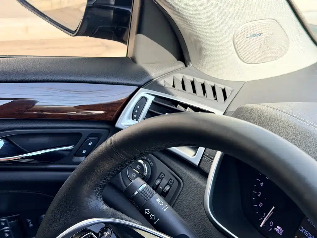 Cadillac SRX 2016 — фото 15
