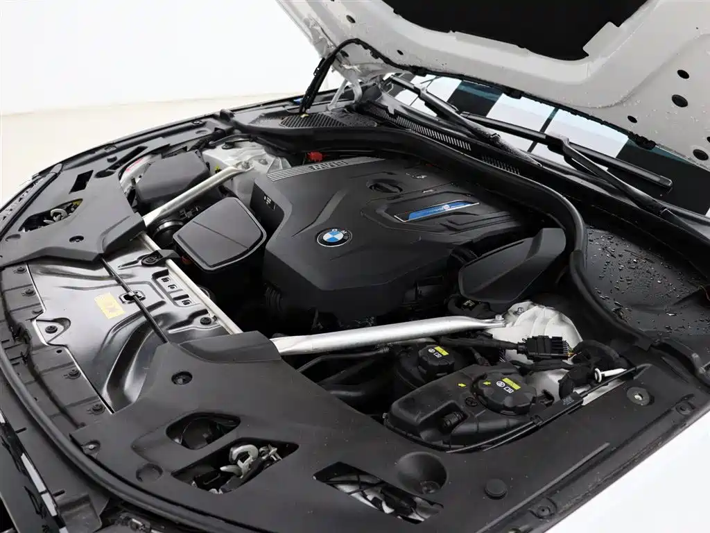BMW 5 Series New Energy 2023 — фото 24