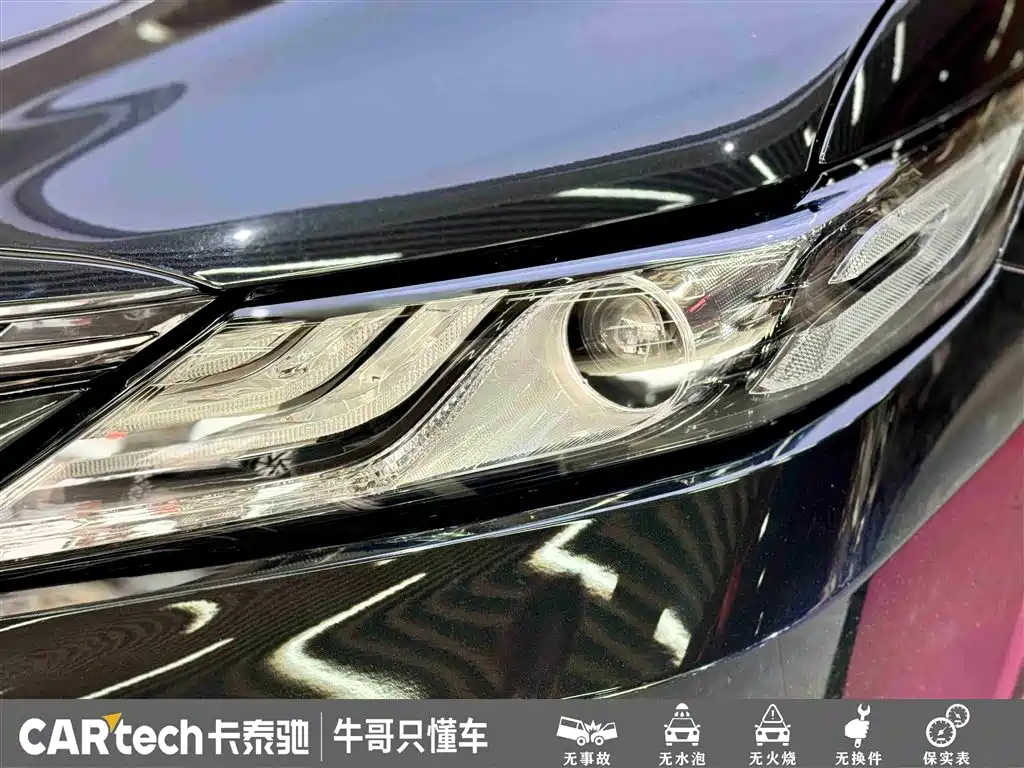 Toyota Camry 2023 — фото 11