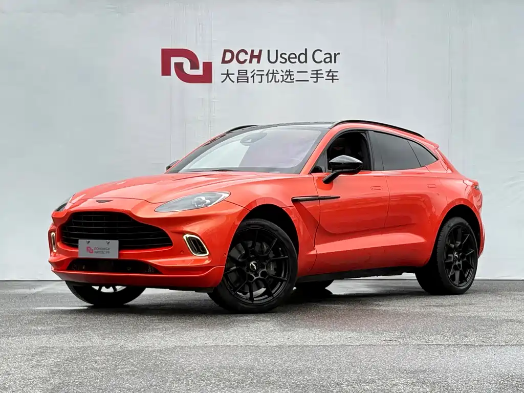 Aston Martin DBX 2022 — фото 1