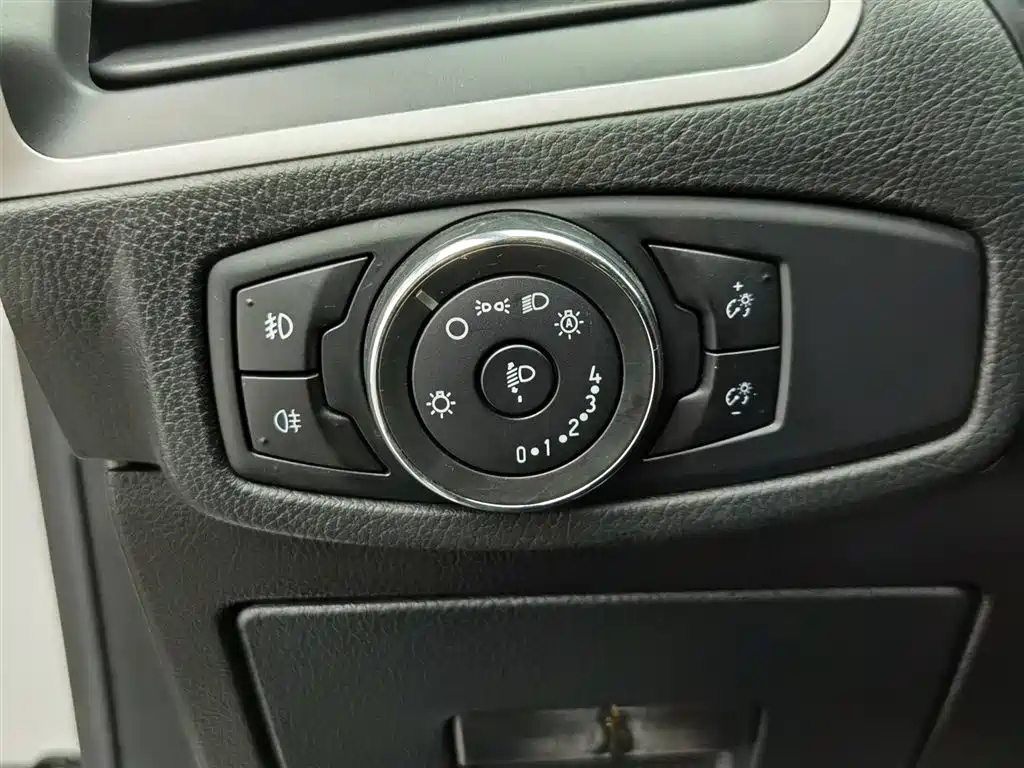 Ford Edge 2017 — фото 21