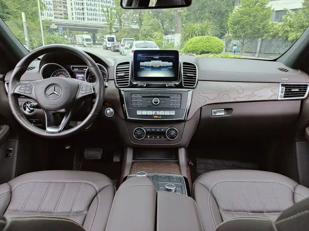 Mercedes-Benz GLE 2018 — фото 14