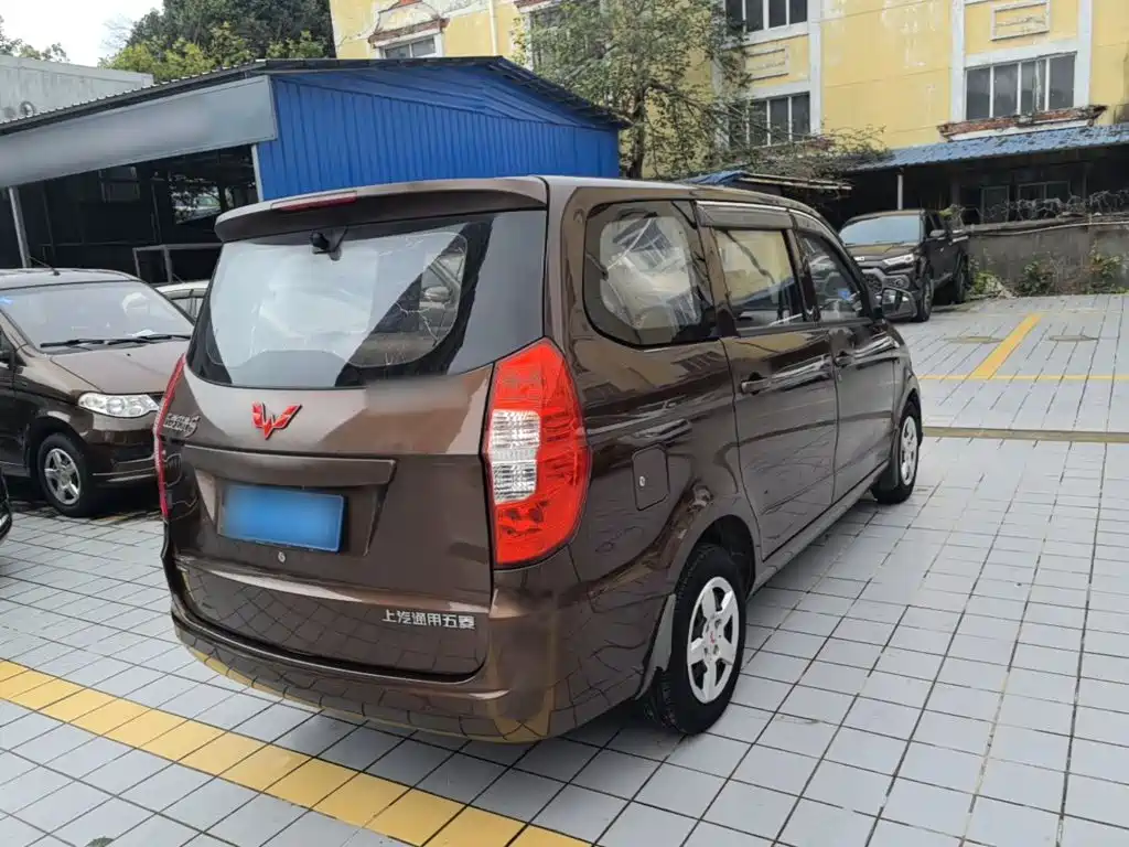 Wuling Hongguang 2015