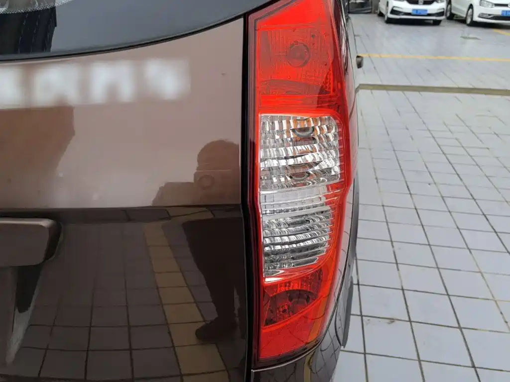 Wuling Hongguang 2015 — фото 8
