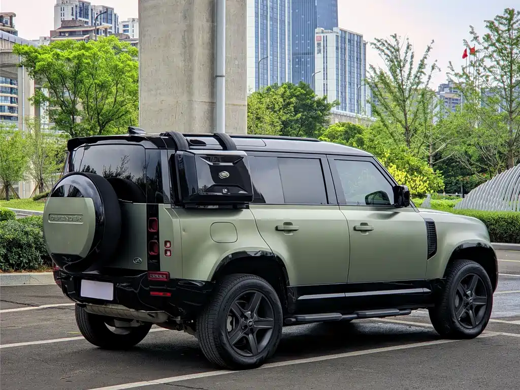 Land Rover Defender 2024 — фото 14