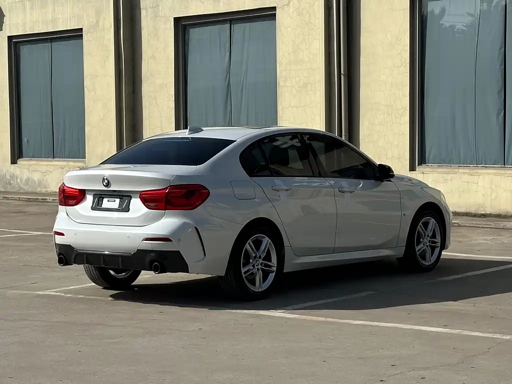 BMW 1 Series 2021 — фото 13