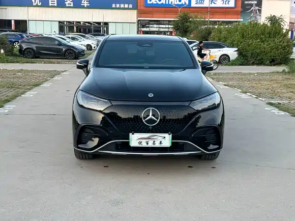 Mercedes-Benz EQE SUV 2026