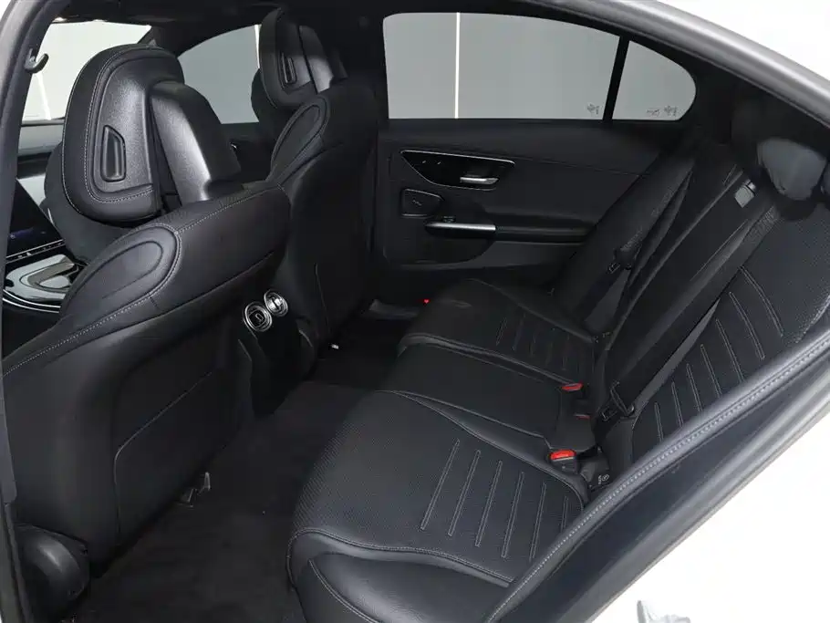 Mercedes-Benz C-Class 2023 — фото 20