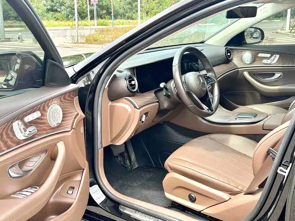 Mercedes-Benz E-Class 2022 — фото 7