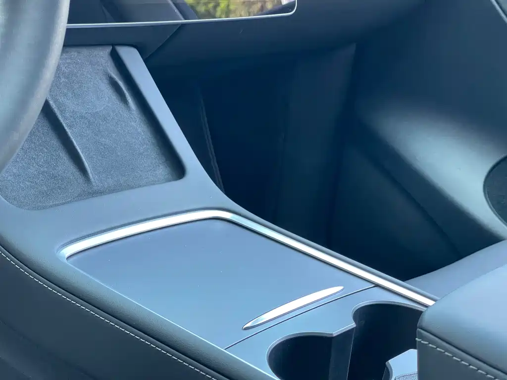 Tesla Model Y 2023 — фото 9