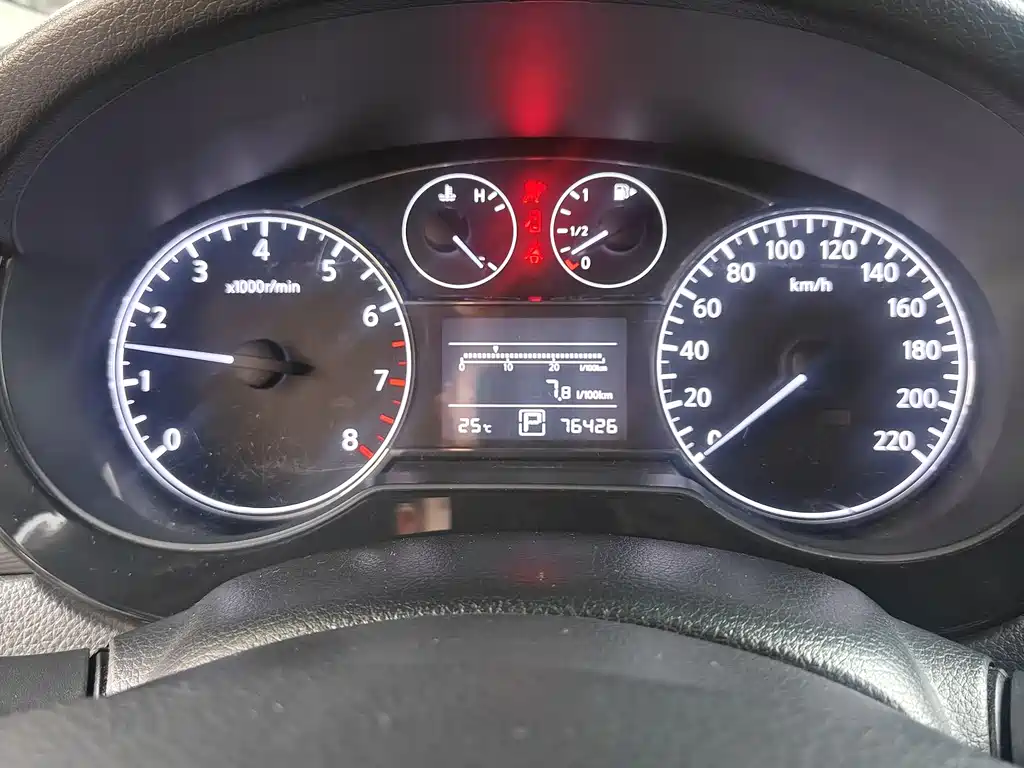 Nissan Tiida 2015 — фото 9