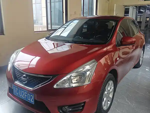 Nissan Tiida 2015