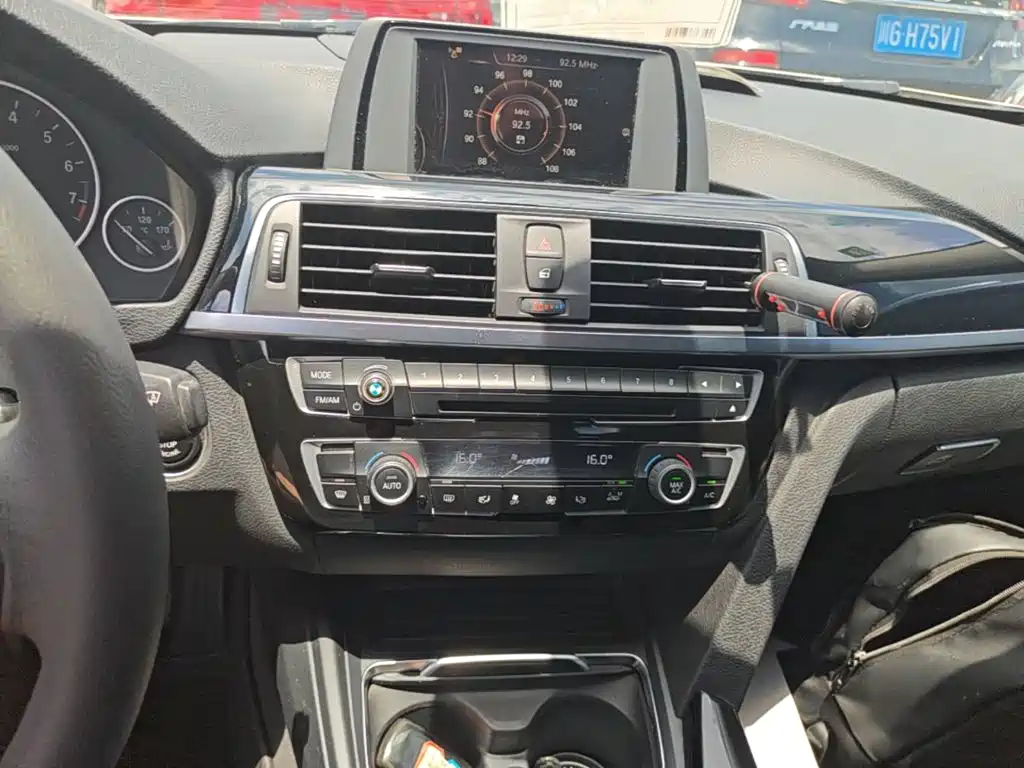 BMW 3 Series 2016 — фото 13