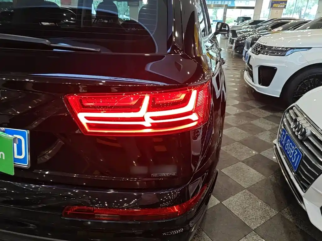 Audi Q7 2019 — фото 8