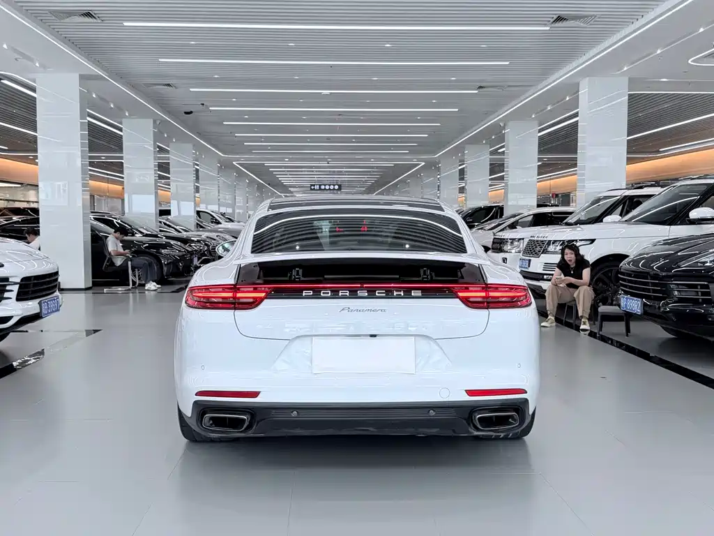 Porsche Panamera 2018 — фото 16