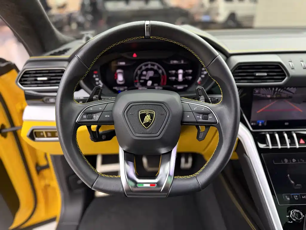 Lamborghini Urus 2023 — фото 14