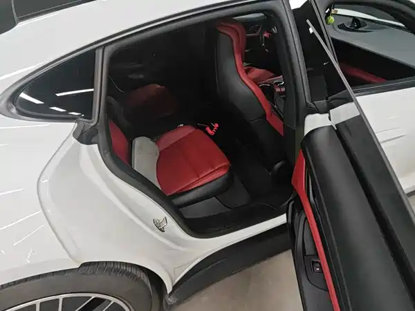 Porsche Taycan 2023