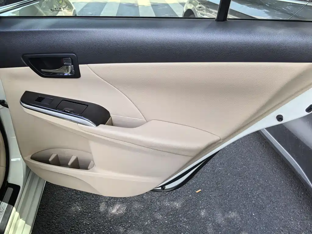 Toyota Camry 2012 — фото 12