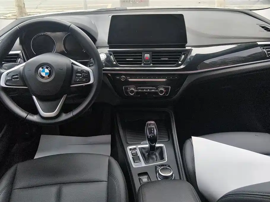 BMW 1 Series 2023 — фото 12