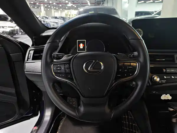 Lexus ES 2024