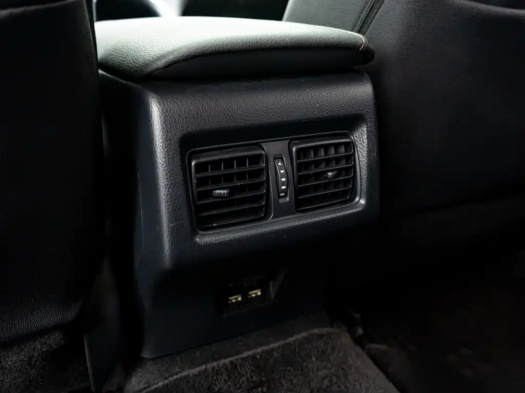 Toyota Camry 2021 — фото 16