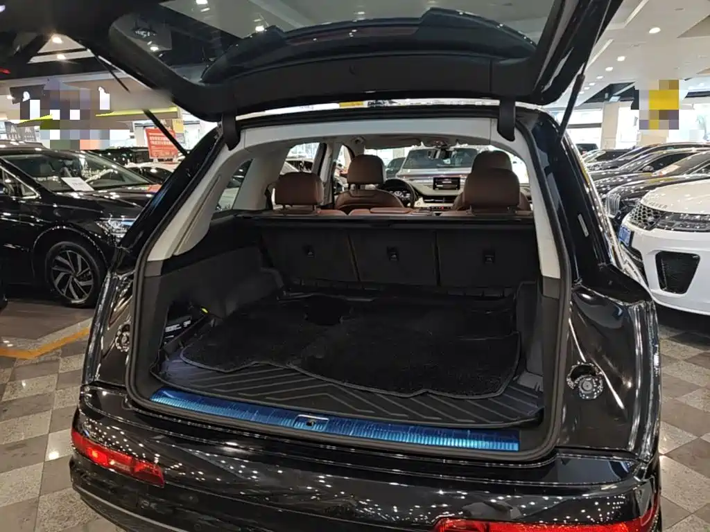 Audi Q7 2019 — фото 19