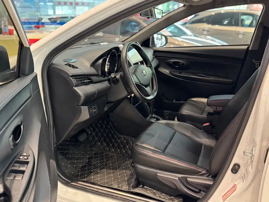 Toyota Yaris L 2019 — фото 9