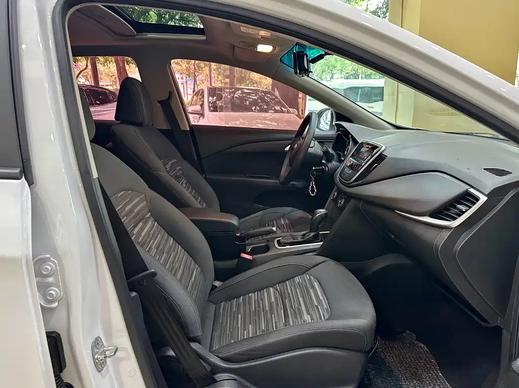 Chevrolet Cavalier 2018 — фото 10