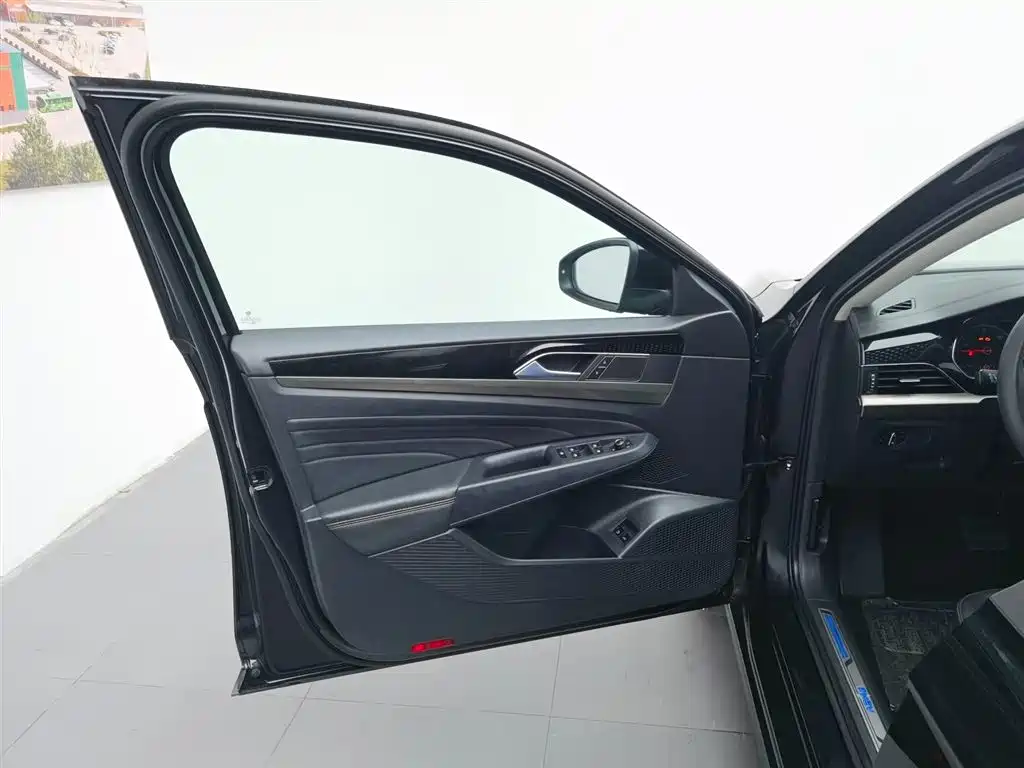Volkswagen Passat PHEV 2021 — фото 14