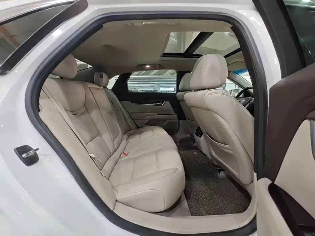 Cadillac XTS 2015 — фото 12