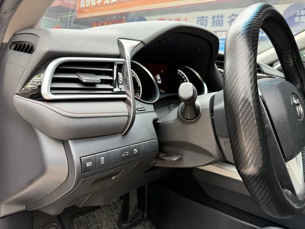 Toyota Camry 2018 — фото 17
