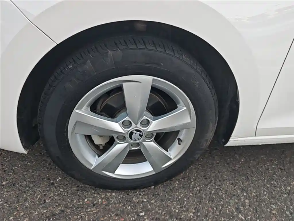 Skoda Rapid Spaceback 2019 — фото 23