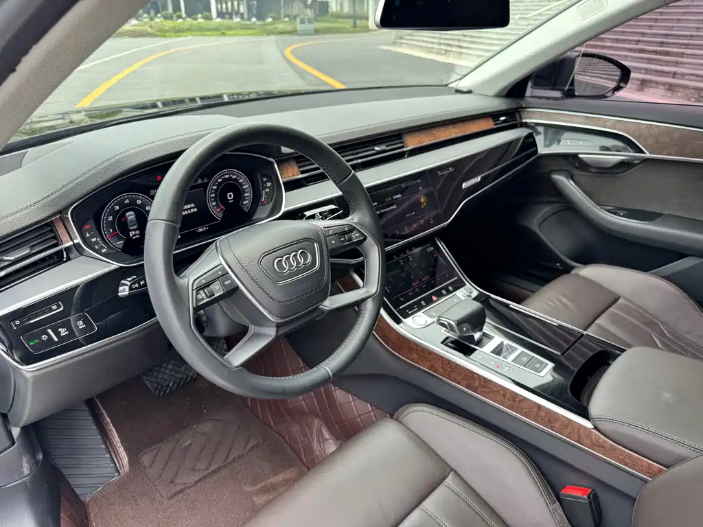 Audi A8 2018 — фото 9