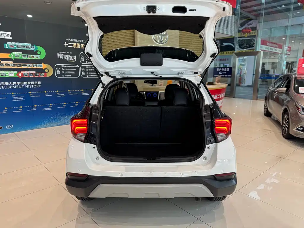 Toyota Yaris L 2019 — фото 16