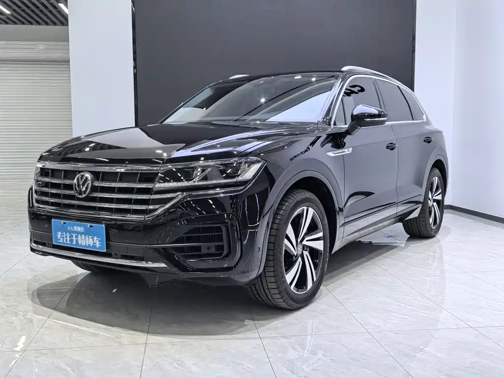 Volkswagen Touareg 2020 — фото 1