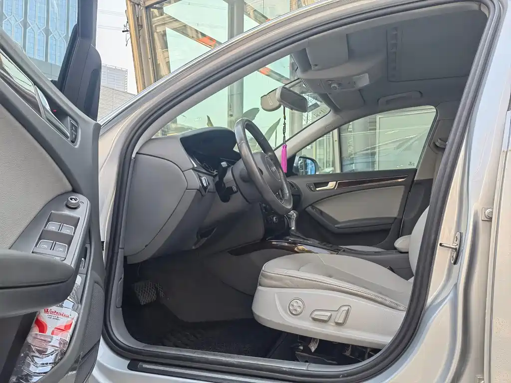 Audi A4L 2012