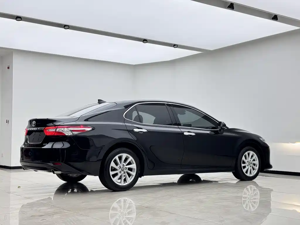 Toyota Camry 2021 — фото 15