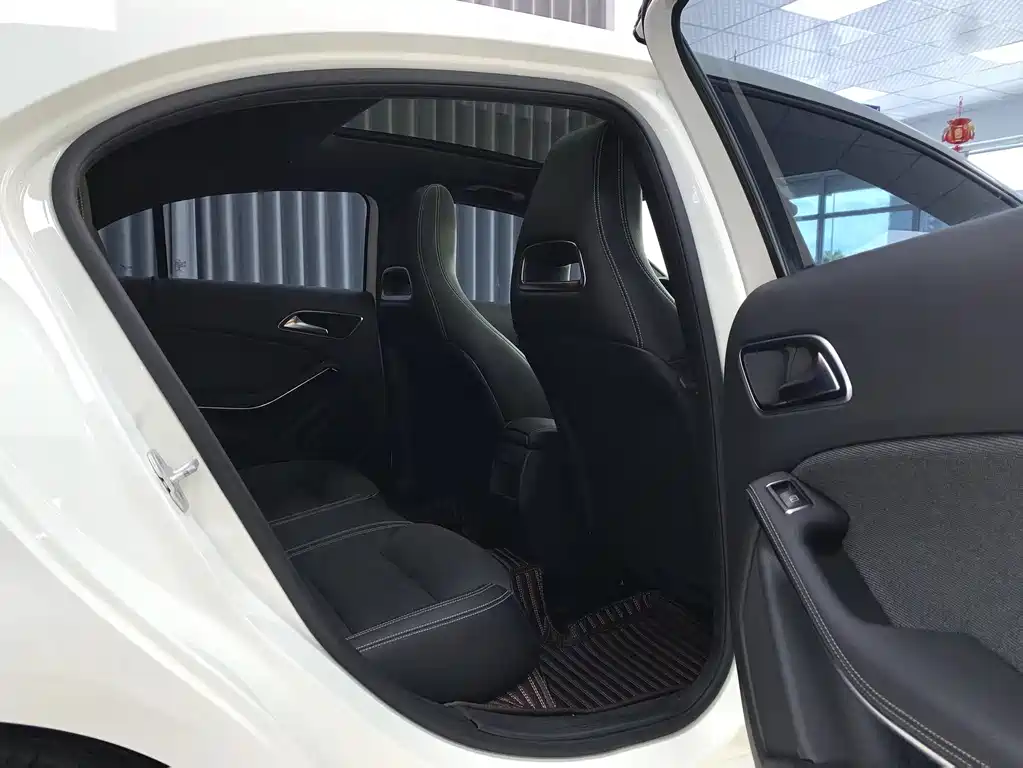 Mercedes-Benz A-Class 2015 — фото 10