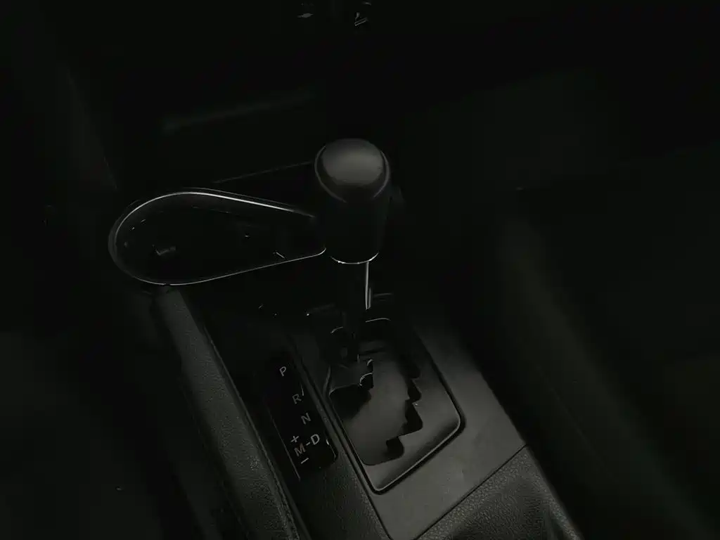 Toyota RAV4 2018 — фото 13