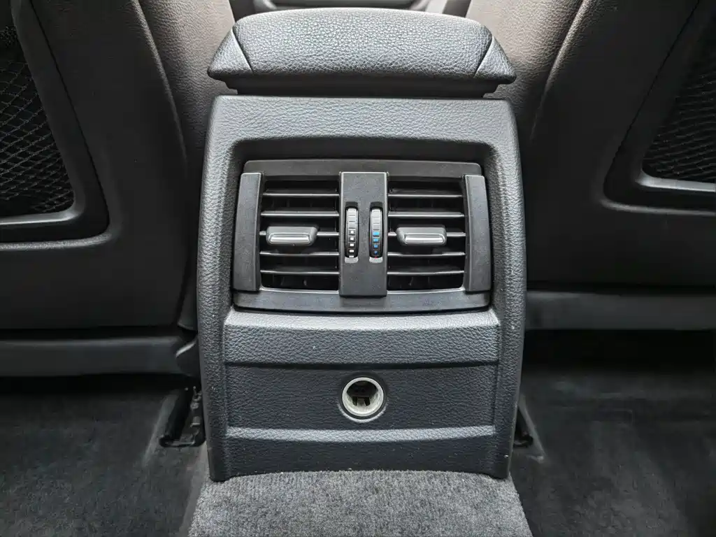 BMW 3 Series 2015 — фото 16